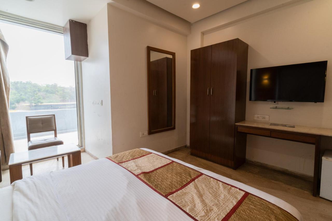 Hotel Kyra Airport Ahmedabad Exterior foto