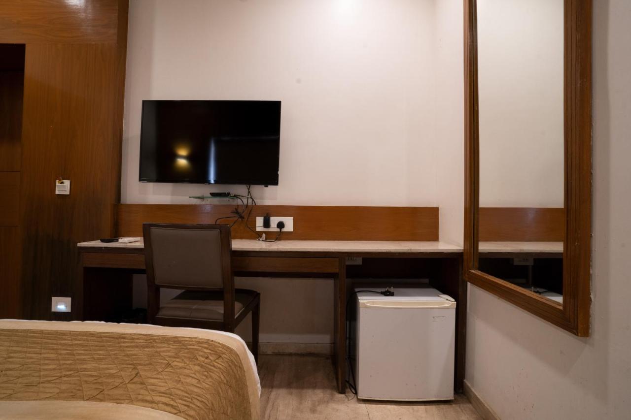 Hotel Kyra Airport Ahmedabad Exterior foto